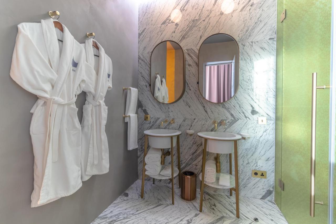 The Veil Hotel Astana Buitenkant foto Bathroom
